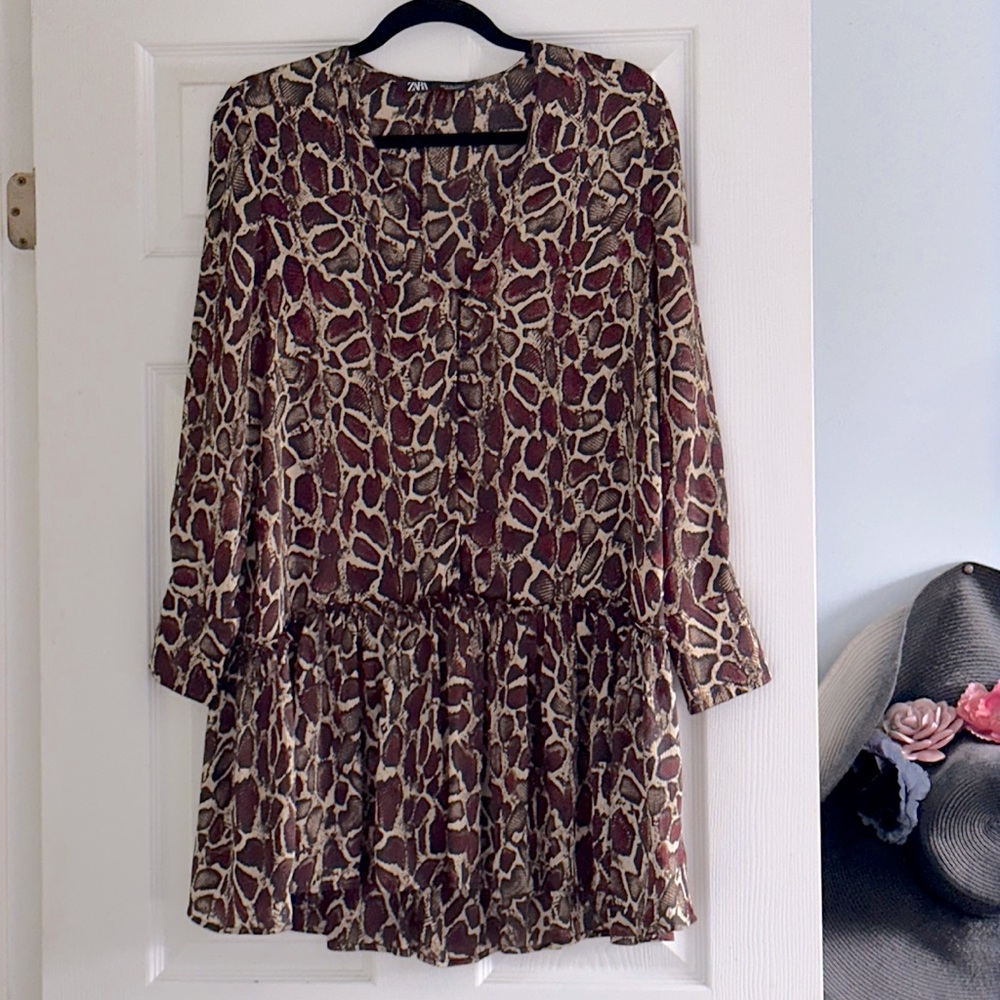 Lightweight fun and flirty short dress. Wear with boots or leggings any season.